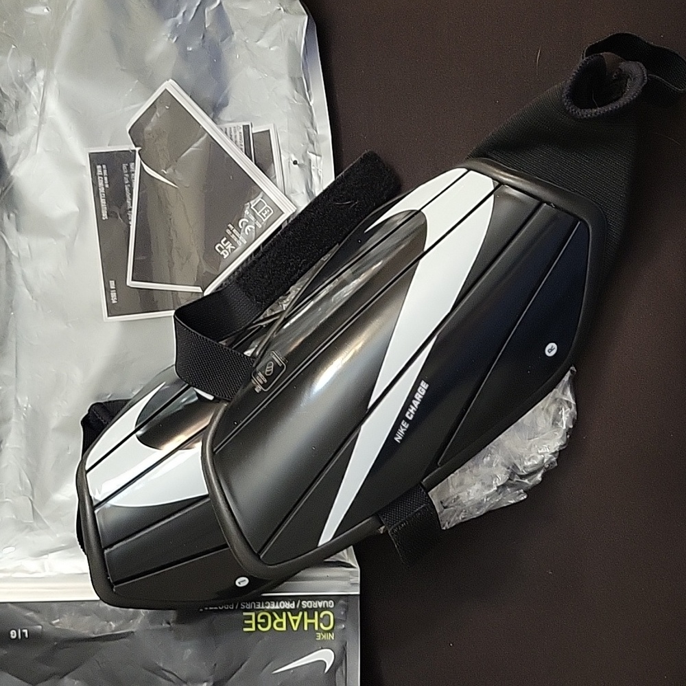 NWT Nike Charge Men's shin guards size large